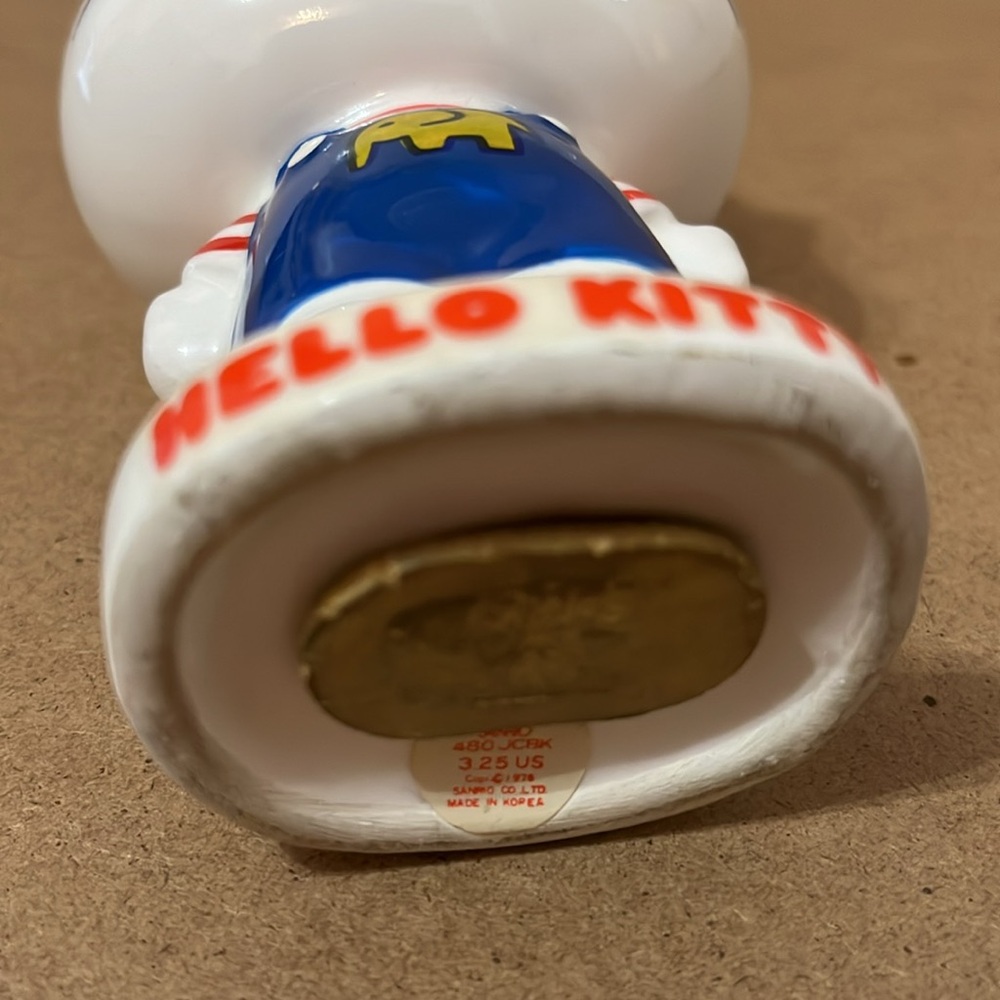 Hello Kitty Coin Bank - Picture 4 of 6